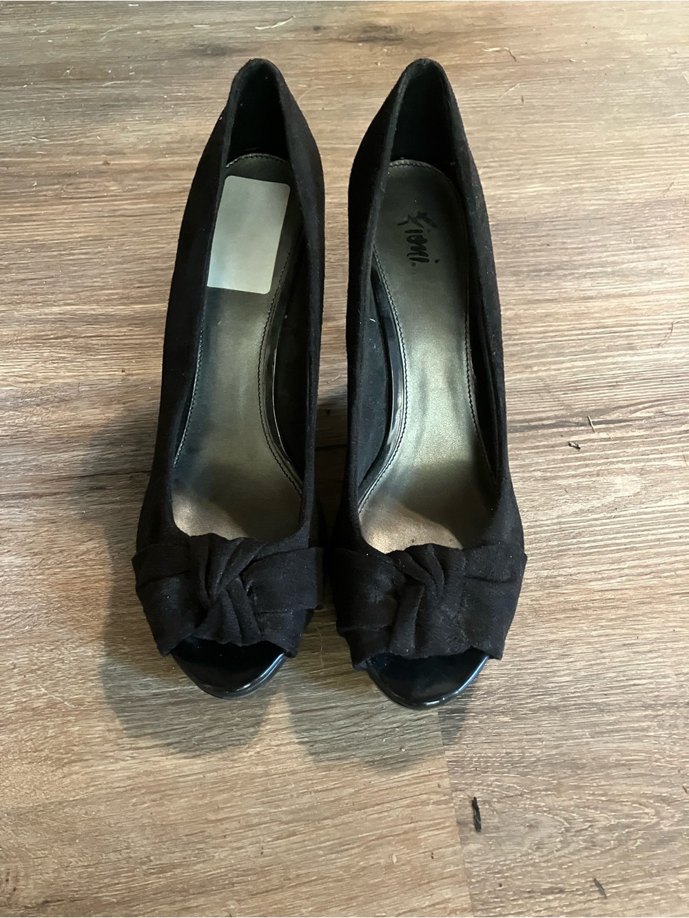 FIONI Clothing Black Suede Knot Peep-Toe Pumps